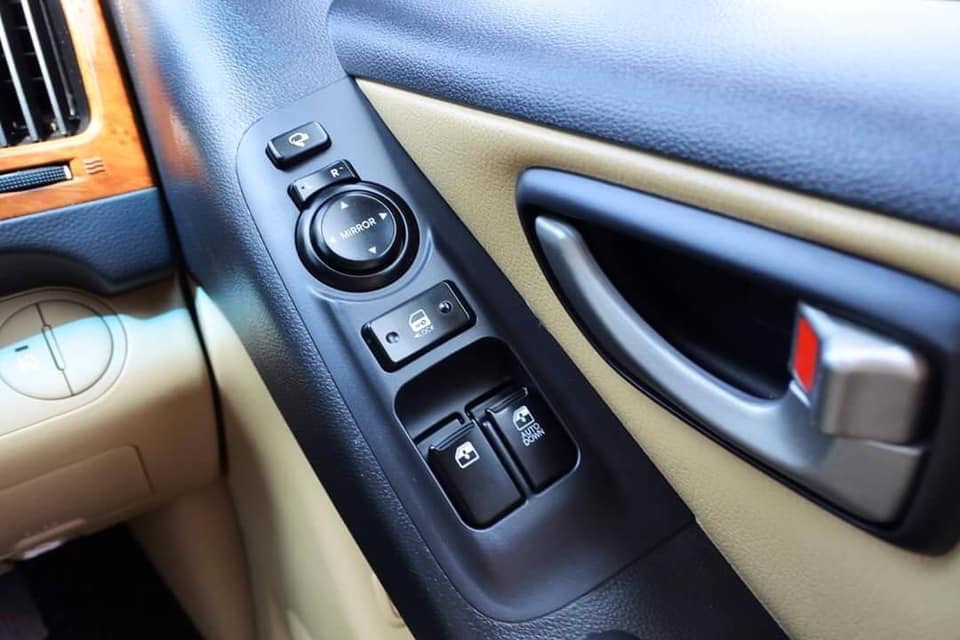 Hyundai H-1 ปี 2015 สีดำ (รูปที่ 10)