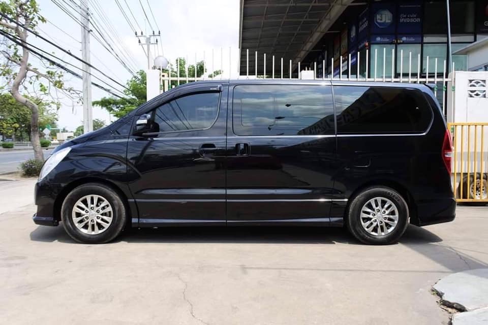 Hyundai H-1 ปี 2015 สีดำ