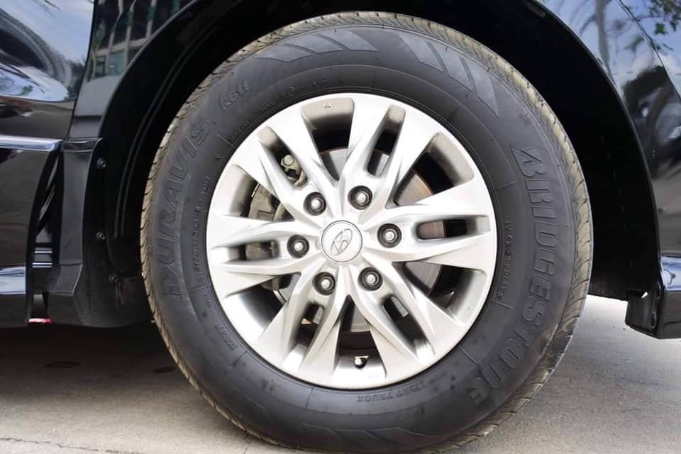Hyundai H-1 ปี 2015 สีดำ (รูปที่ 16)