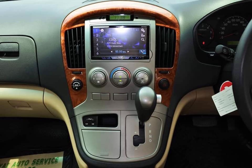 Hyundai H-1 ปี 2015 สีดำ (รูปที่ 9)