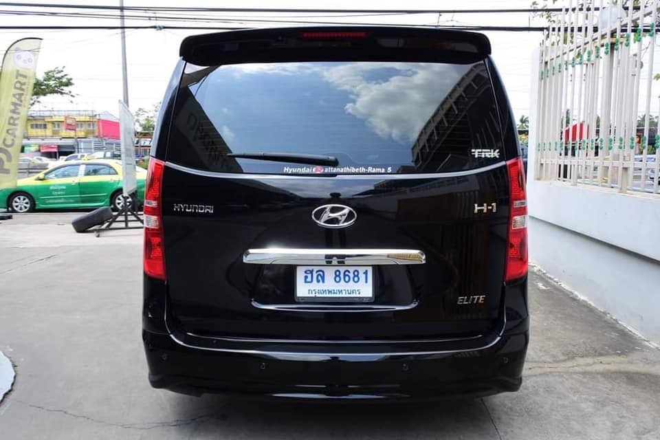 Hyundai H-1 ปี 2015 สีดำ