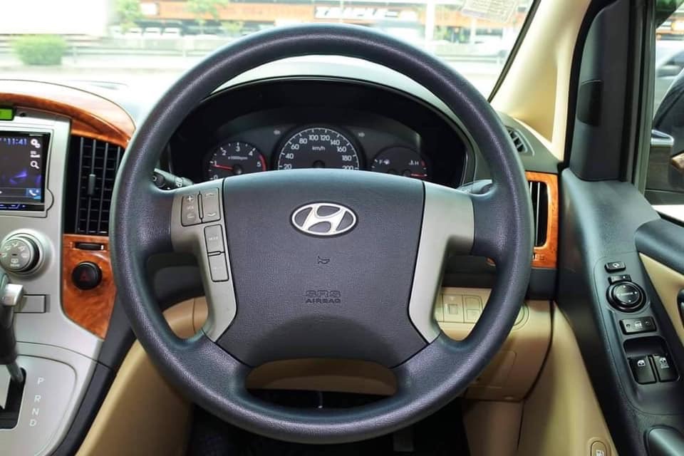 Hyundai H-1 ปี 2015 สีดำ (รูปที่ 8)