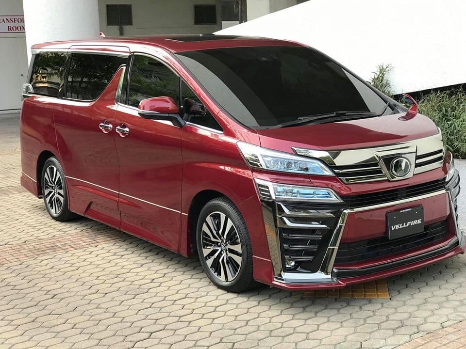 Toyota Vellfire ปี 2018 สีแดง