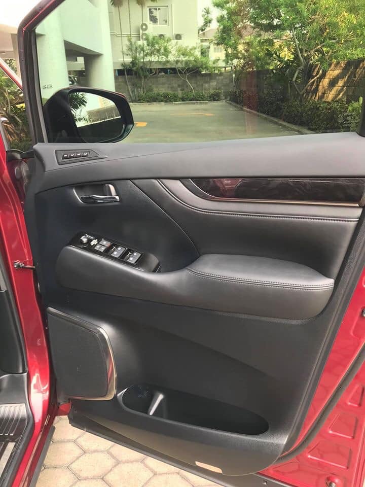 Toyota Vellfire ปี 2018 สีแดง (รูปที่ 13)