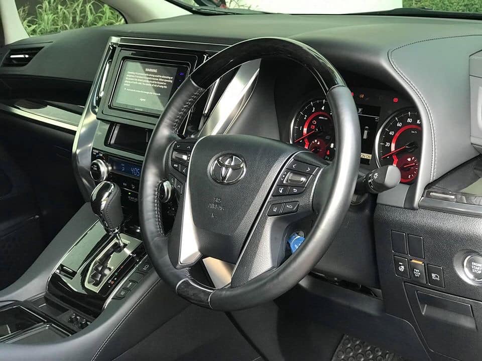 Toyota Vellfire ปี 2018 สีแดง (รูปที่ 12)