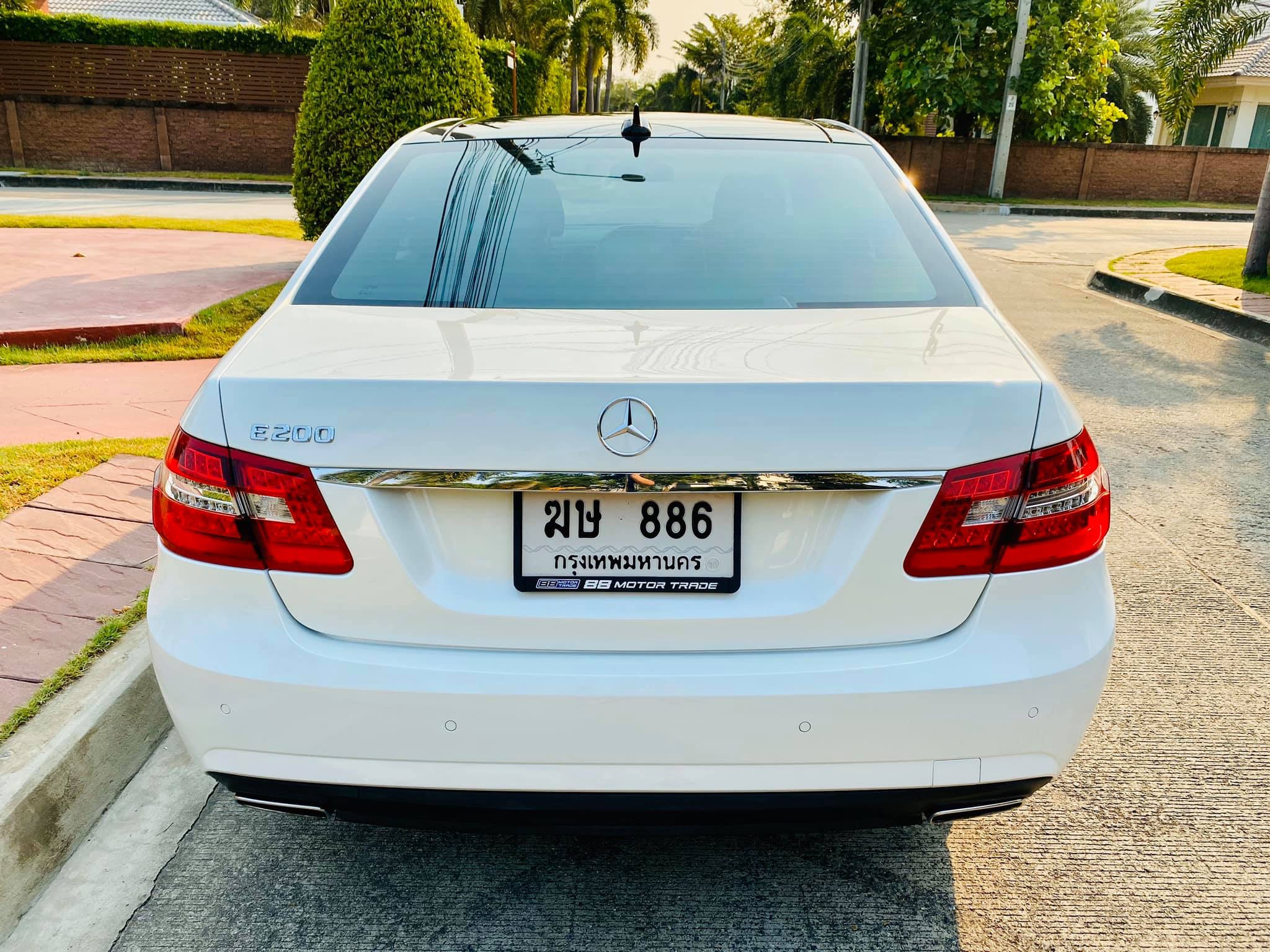 Mercedes-Benz E-Class W212 E200 ปี 2012 สีขาว (รูปที่ 3)