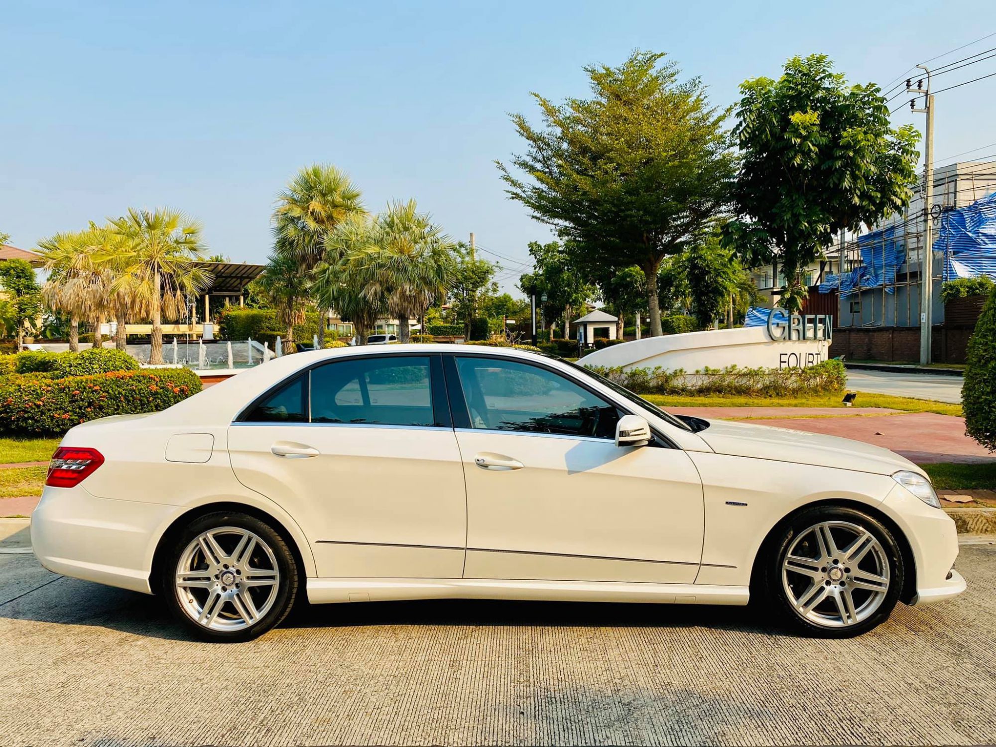 Mercedes-Benz E-Class W212 E200 ปี 2012 สีขาว (รูปที่ 5)