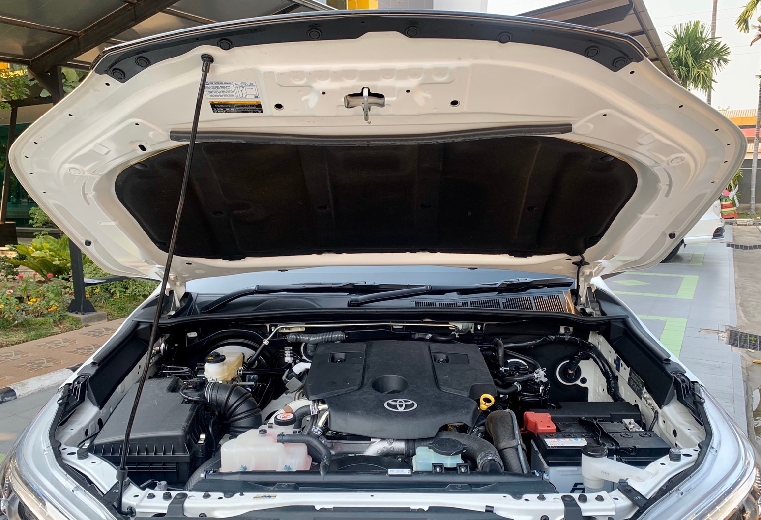 Toyota Hilux Revo Prerunner (4 ประตู) ปี 2019 สีขาว (รูปที่ 5)