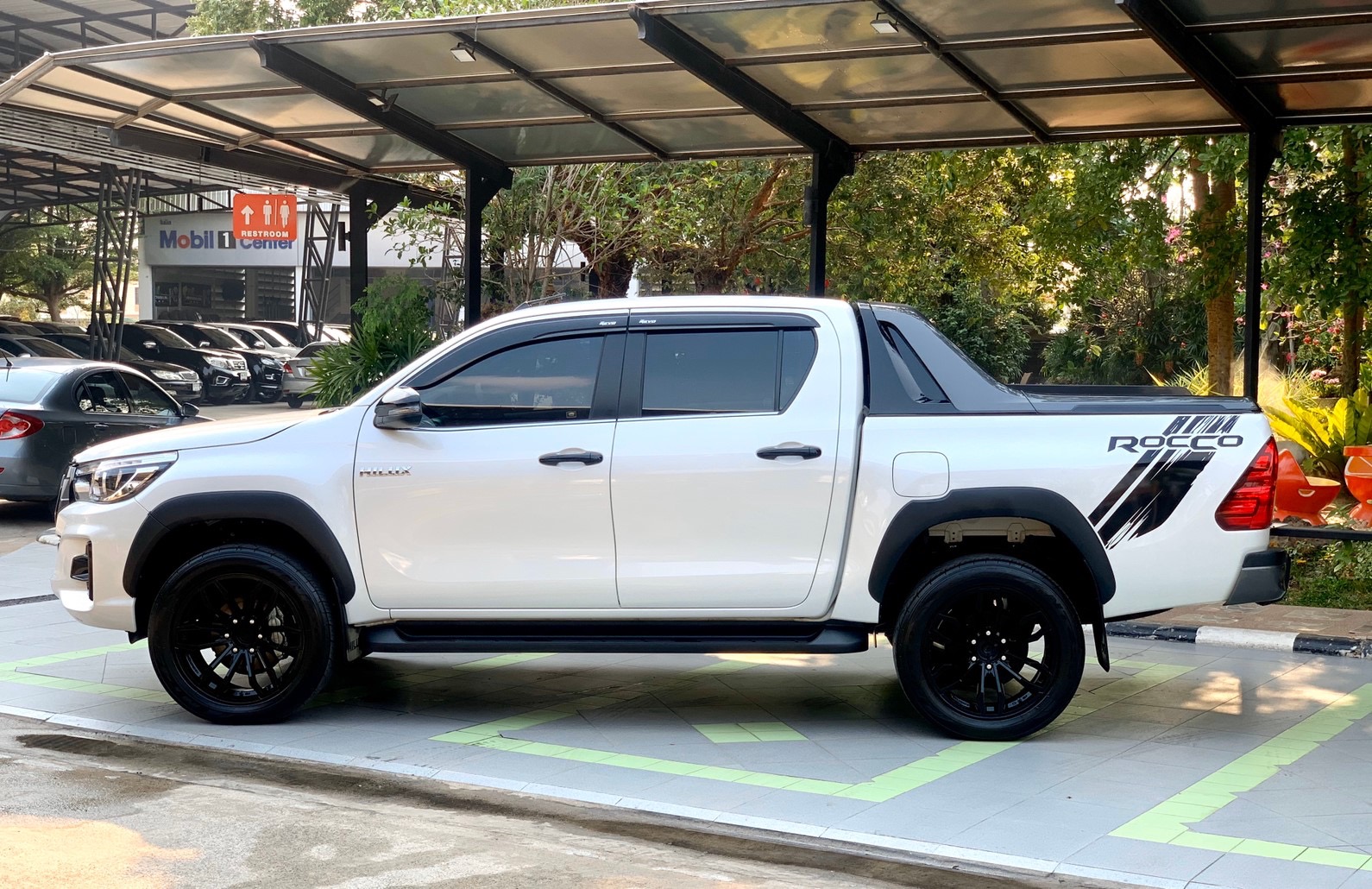 Toyota Hilux Revo Prerunner (4 ประตู) ปี 2019 สีขาว