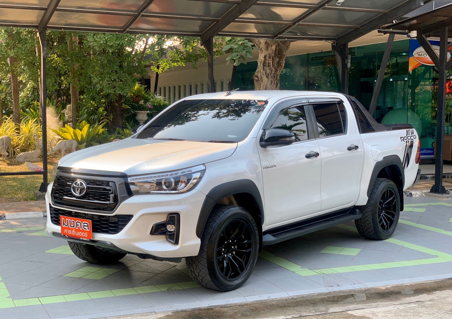 Toyota Hilux Revo Prerunner (4 ประตู) ปี 2019 สีขาว