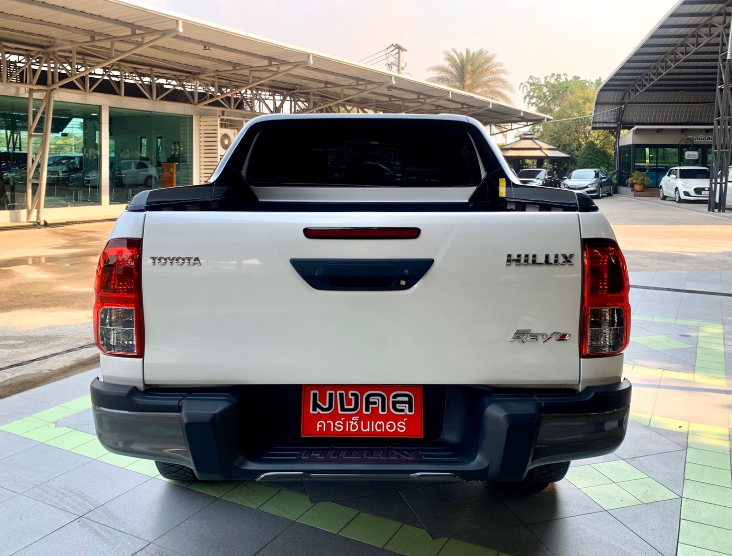 Toyota Hilux Revo Prerunner (4 ประตู) ปี 2019 สีขาว (รูปที่ 3)