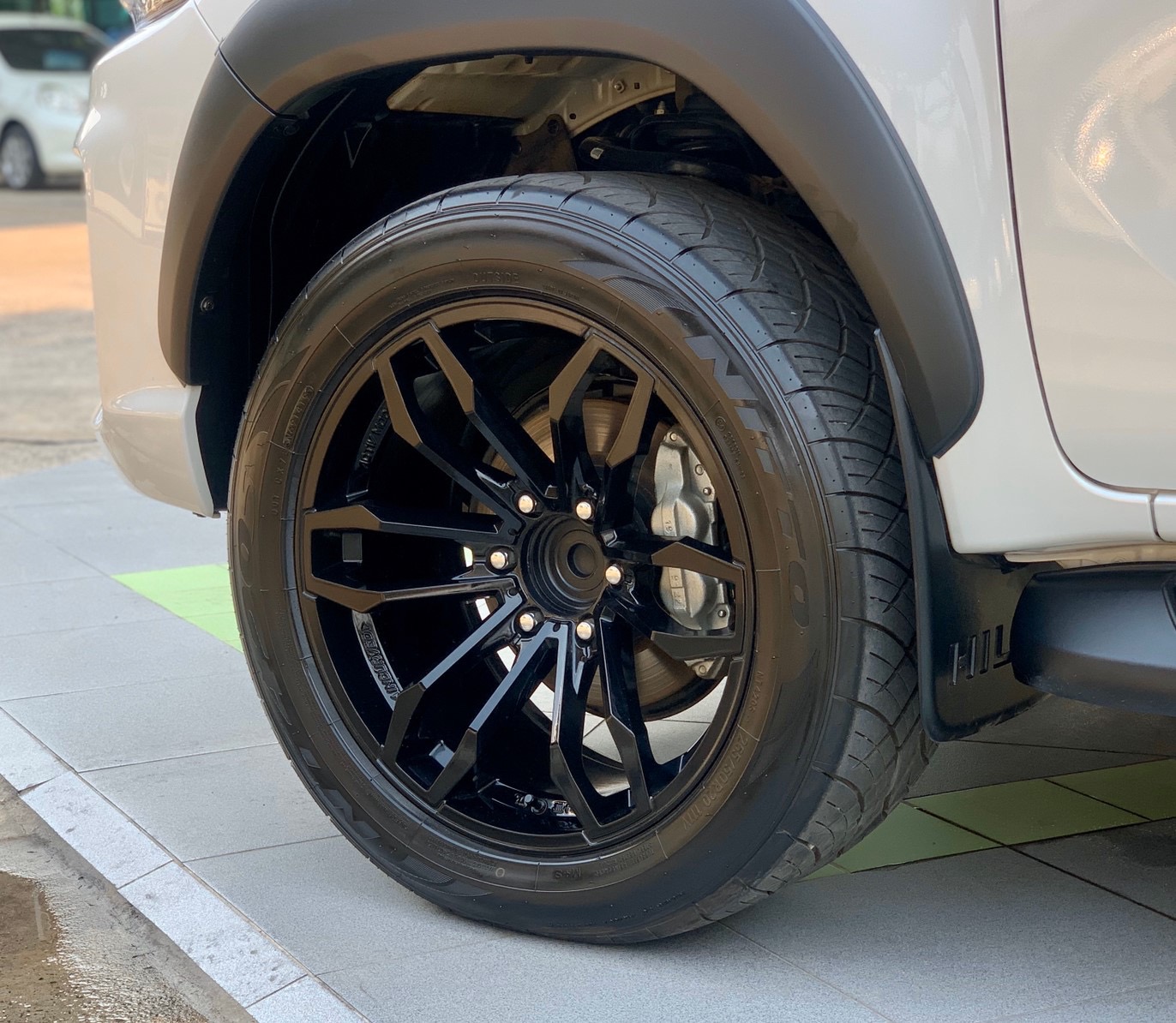 Toyota Hilux Revo Prerunner (4 ประตู) ปี 2019 สีขาว (รูปที่ 11)