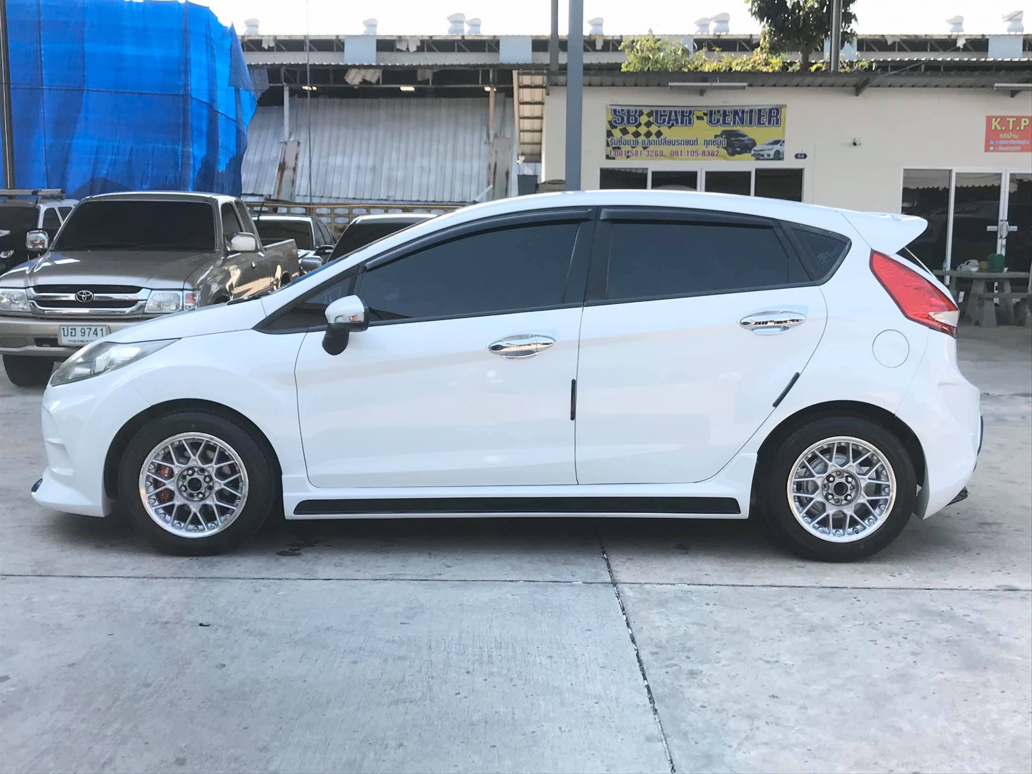 Ford Fiesta ปี 2012 สีขาว (รูปที่ 4)