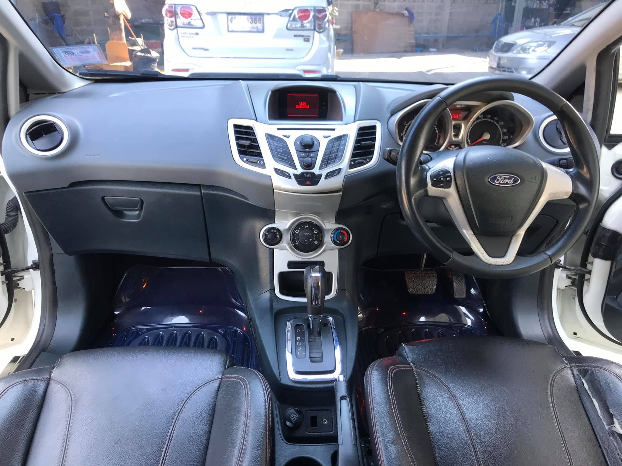 Ford Fiesta ปี 2012 สีขาว (รูปที่ 10)