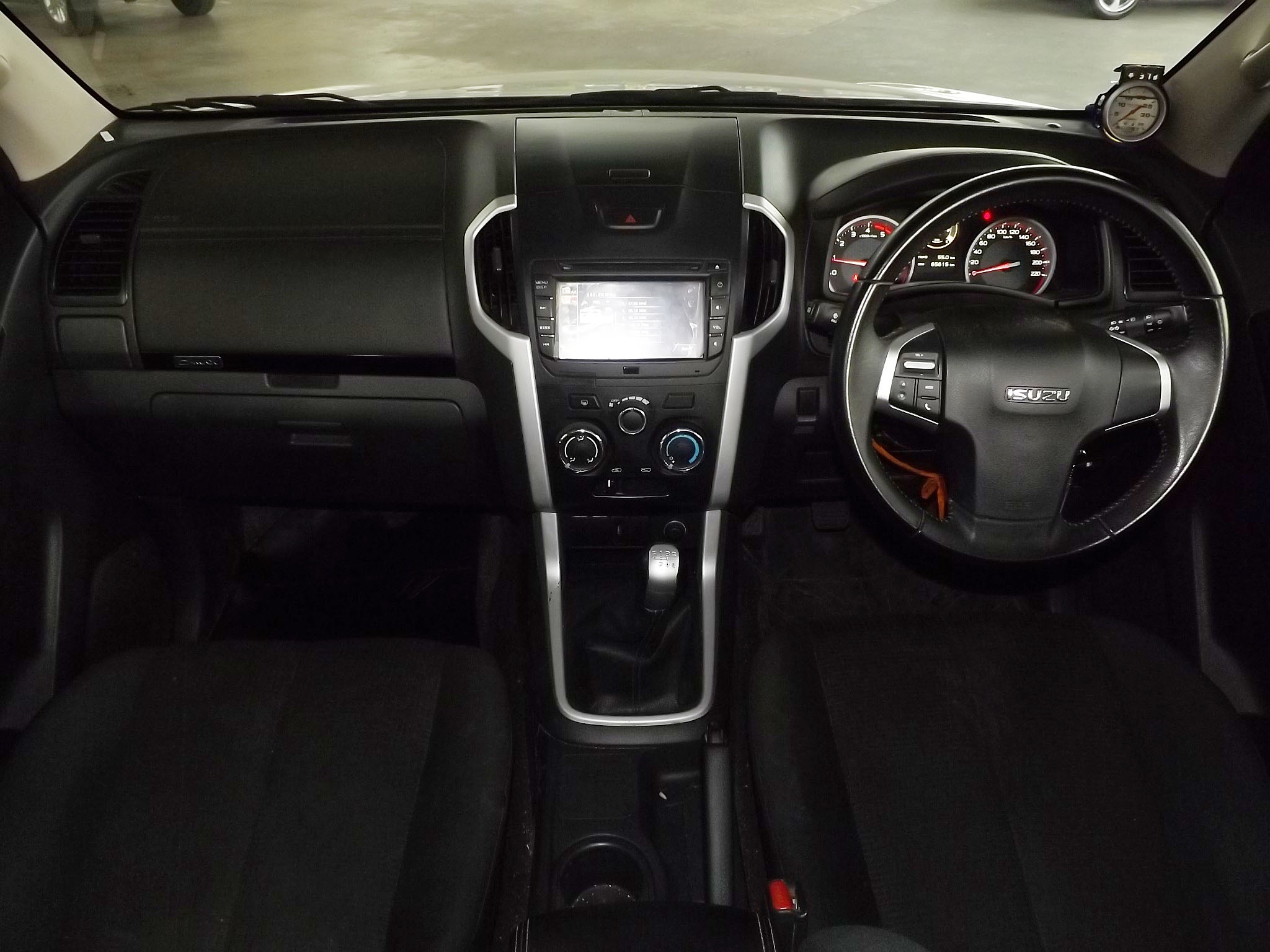 Isuzu D-Max Hi-Lander (Cab) ปี 2018 สีขาว (รูปที่ 5)