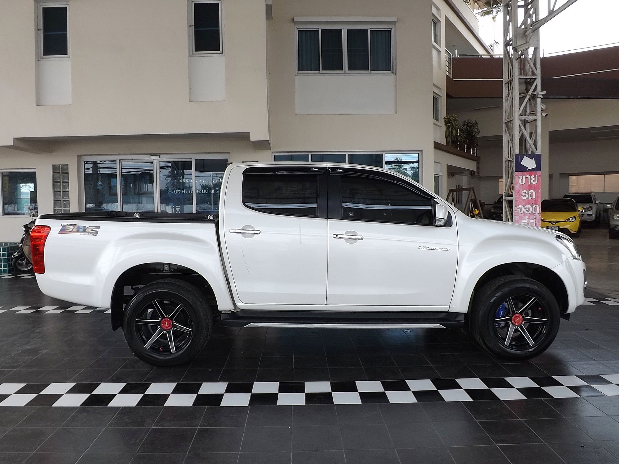 Isuzu D-Max Hi-Lander (Cab) ปี 2018 สีขาว (รูปที่ 2)