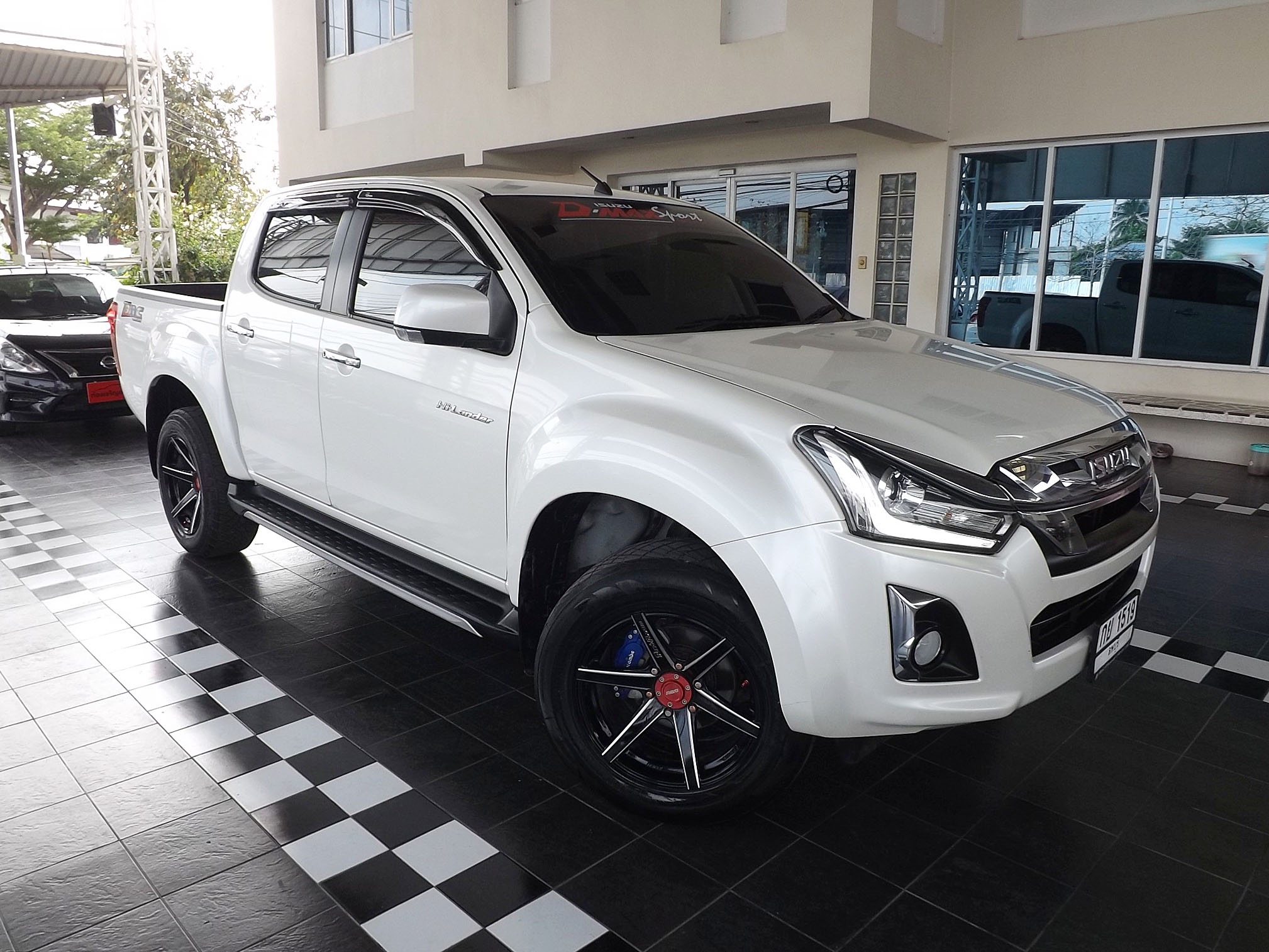 Isuzu D-Max Hi-Lander (Cab) ปี 2018 สีขาว (รูปที่ 9)