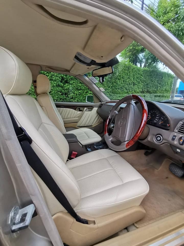 Mercedes-Benz C-Class W202 C220 ปี 1996 สีทอง (รูปที่ 2)