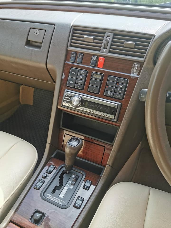 Mercedes-Benz C-Class W202 C220 ปี 1996 สีทอง (รูปที่ 4)