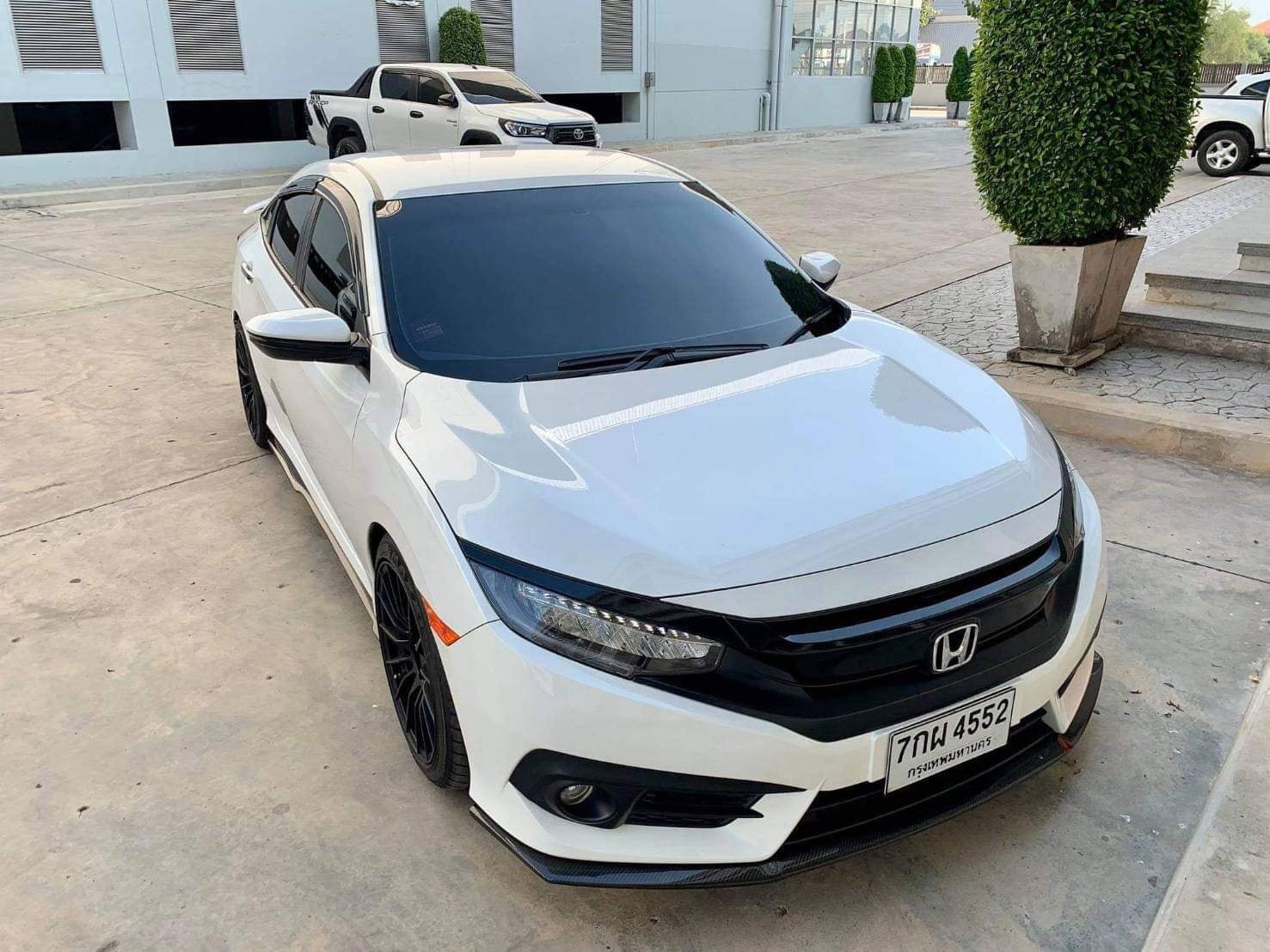 Honda Civic Sedan ปี 2018 สีขาว (รูปที่ 2)