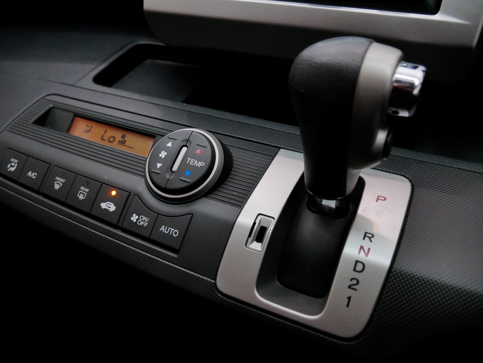 Honda Freed ปี 2012 สีขาว (รูปที่ 10)