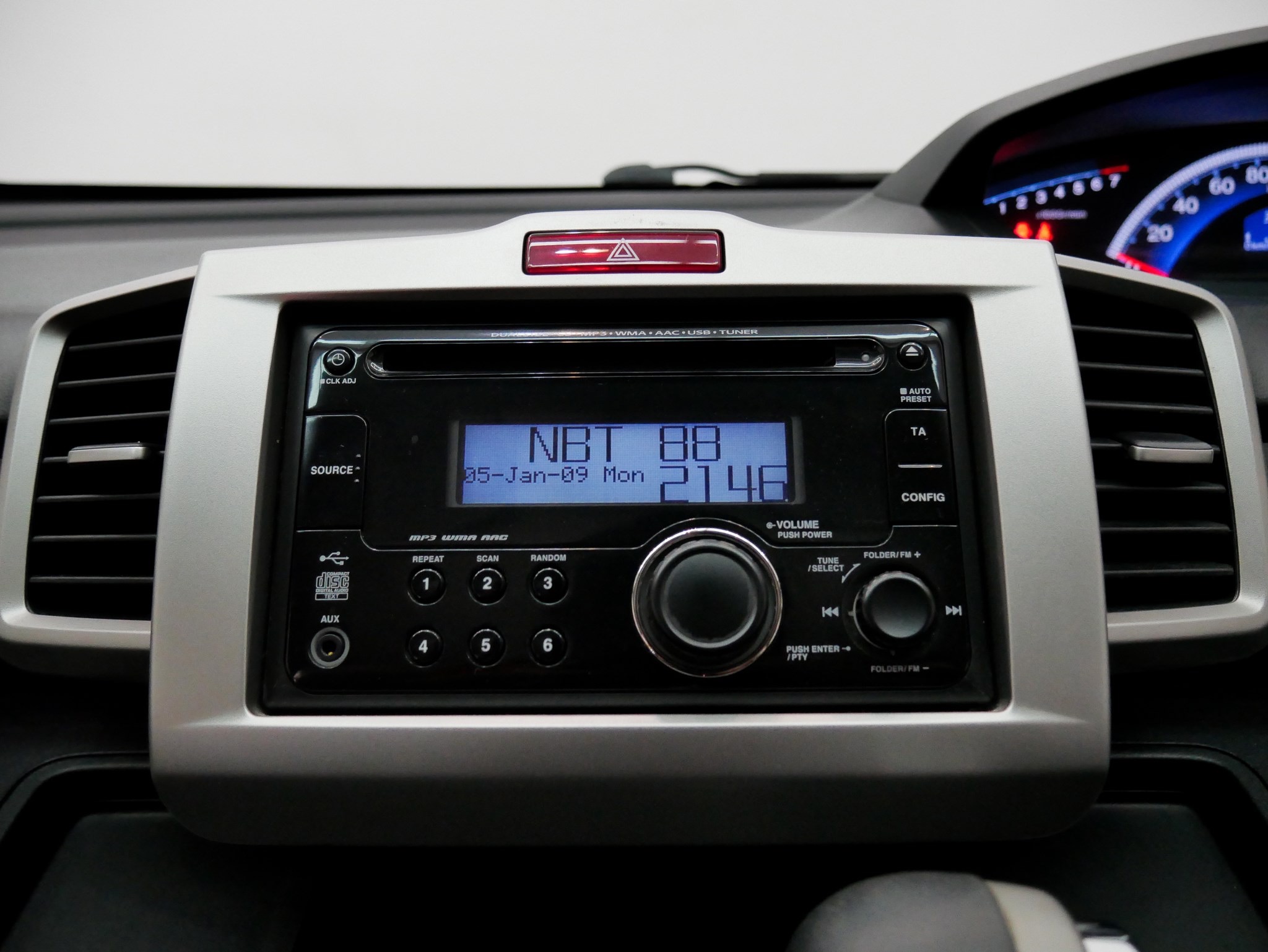 Honda Freed ปี 2012 สีขาว (รูปที่ 9)
