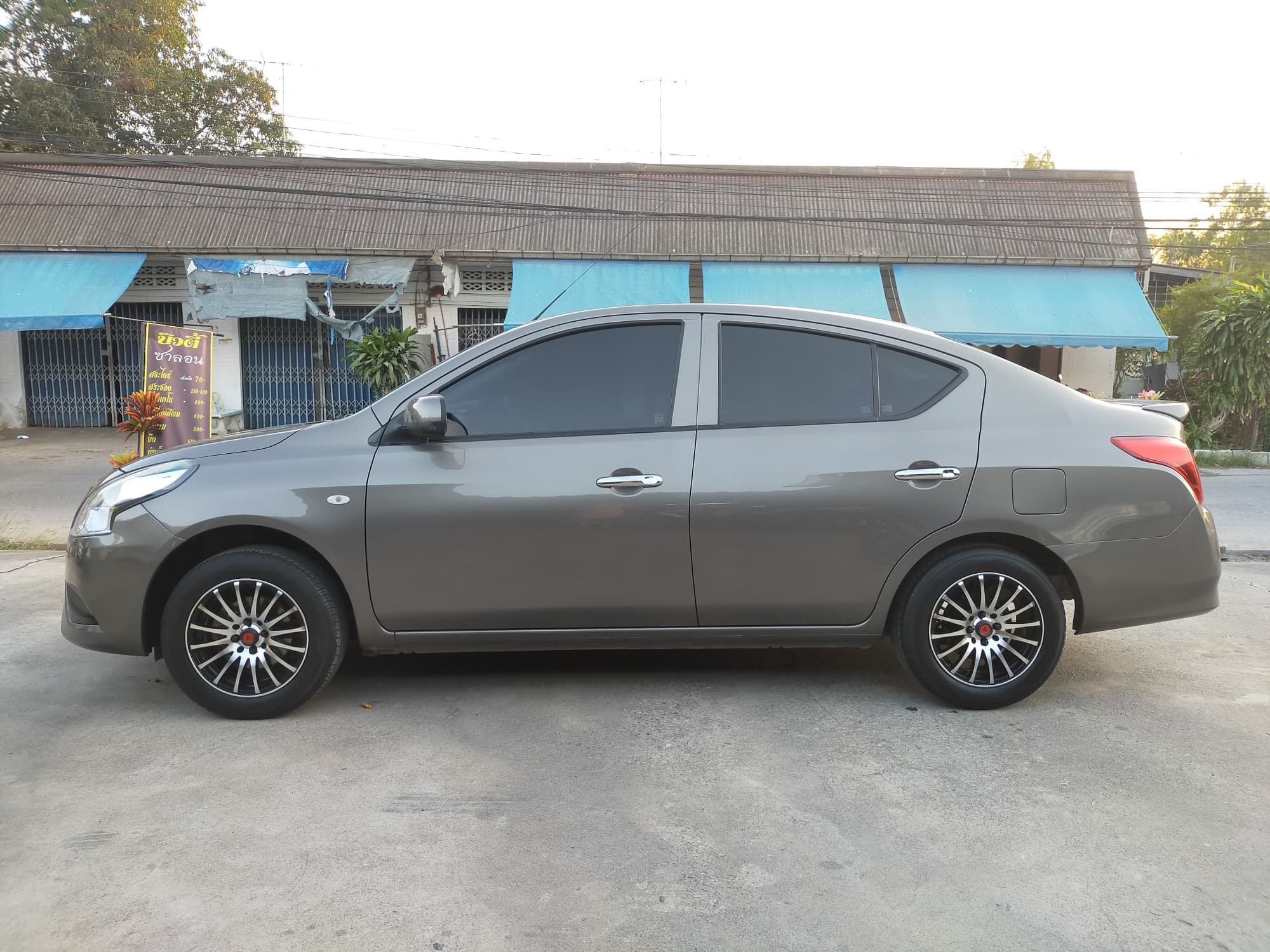 Nissan Almera ปี 2016 สีน้ำตาล (รูปที่ 8)