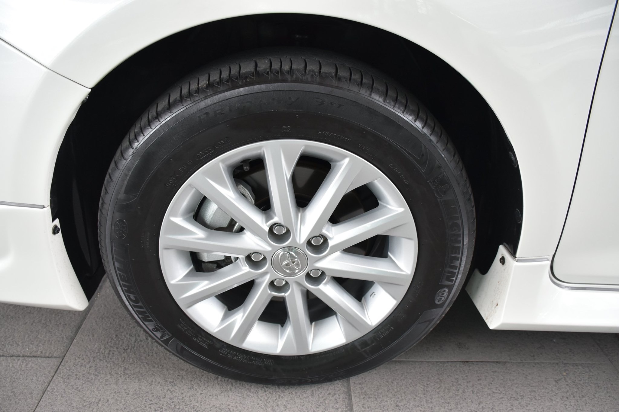 Toyota Camry ปี 2014 สีขาว (รูปที่ 12)