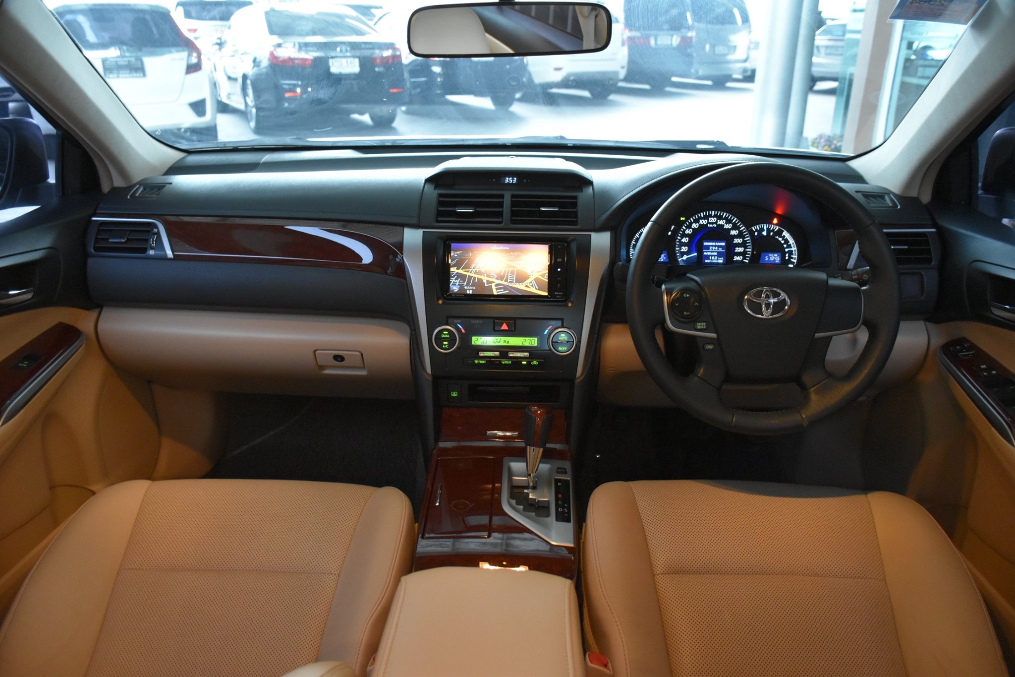 Toyota Camry ปี 2014 สีขาว (รูปที่ 8)