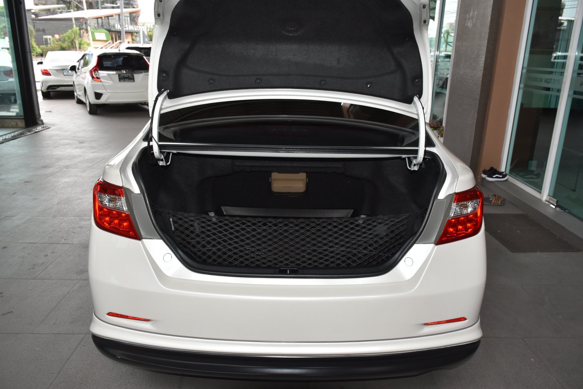 Toyota Camry ปี 2014 สีขาว (รูปที่ 10)