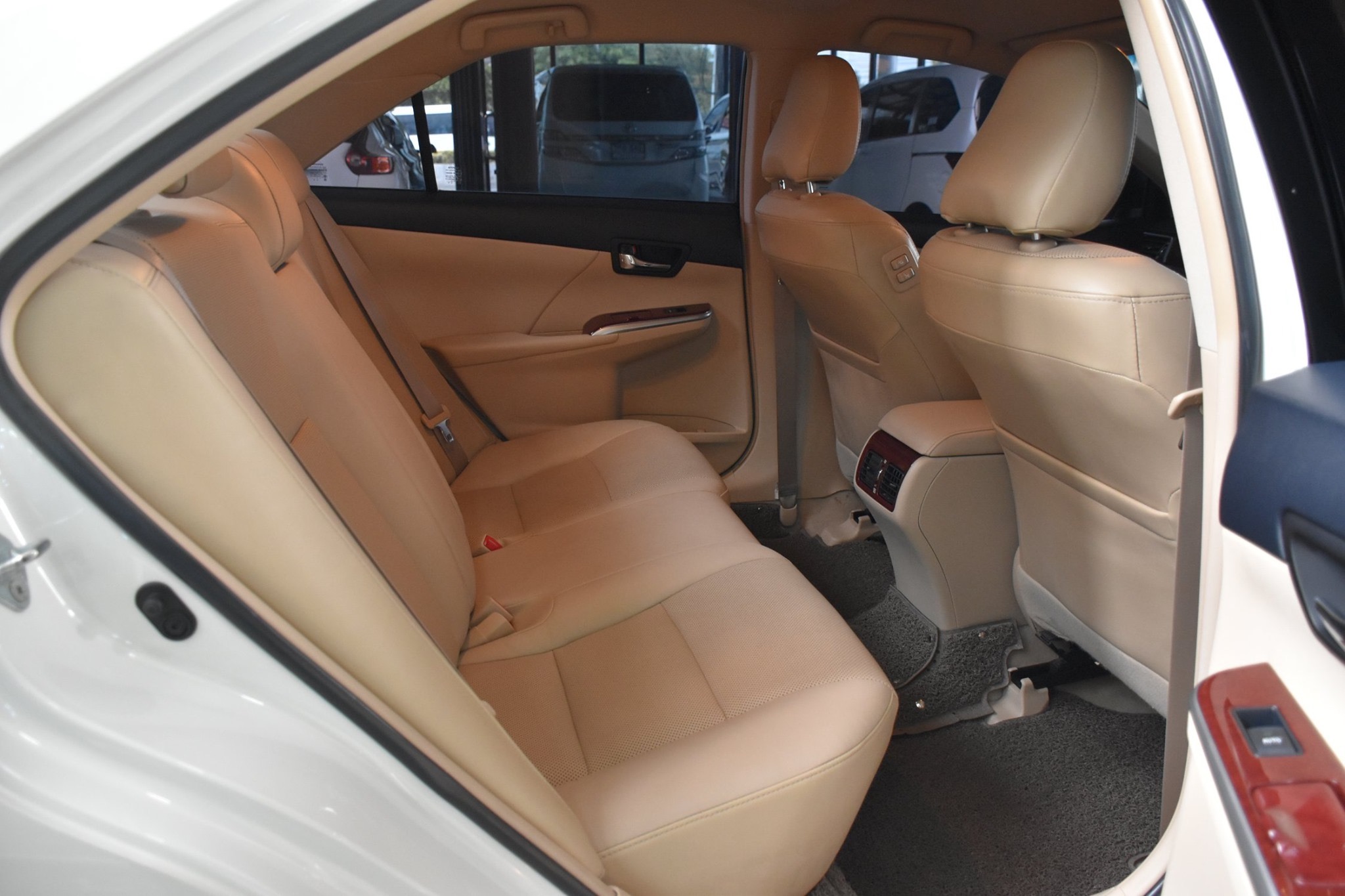 Toyota Camry ปี 2014 สีขาว (รูปที่ 9)