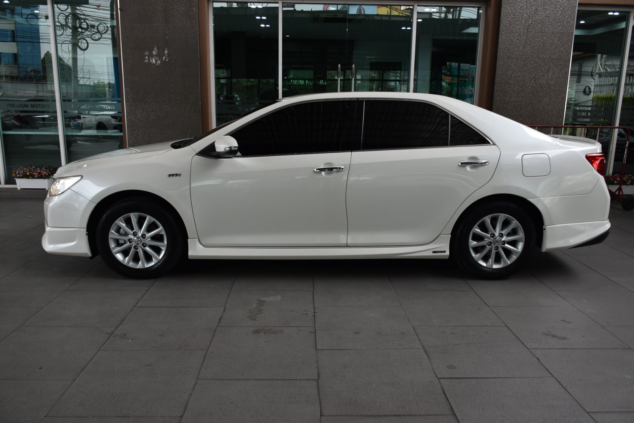 Toyota Camry ปี 2014 สีขาว (รูปที่ 3)