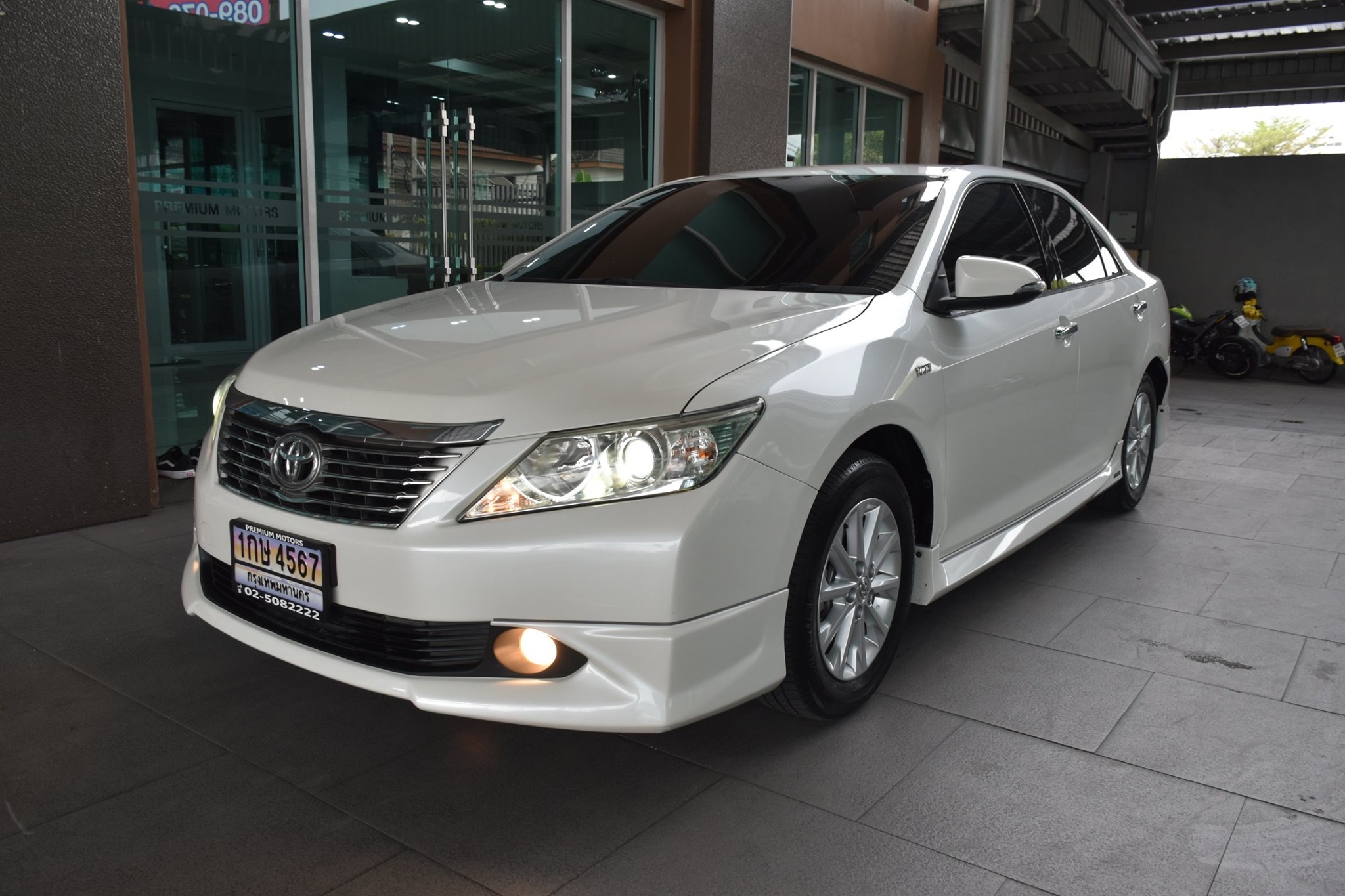 Toyota Camry ปี 2014 สีขาว