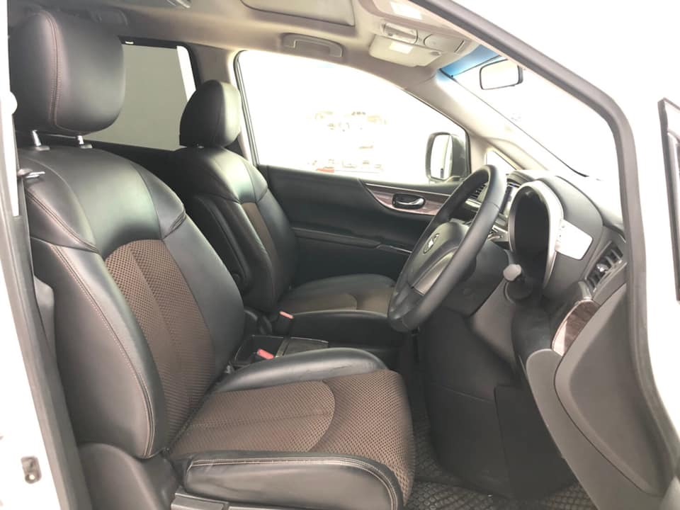 Nissan Elgrand ปี 2010 สีขาว (รูปที่ 10)