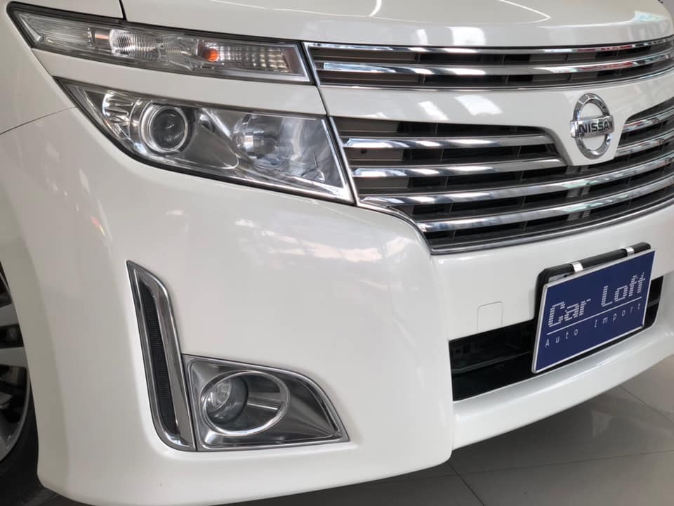 Nissan Elgrand ปี 2010 สีขาว