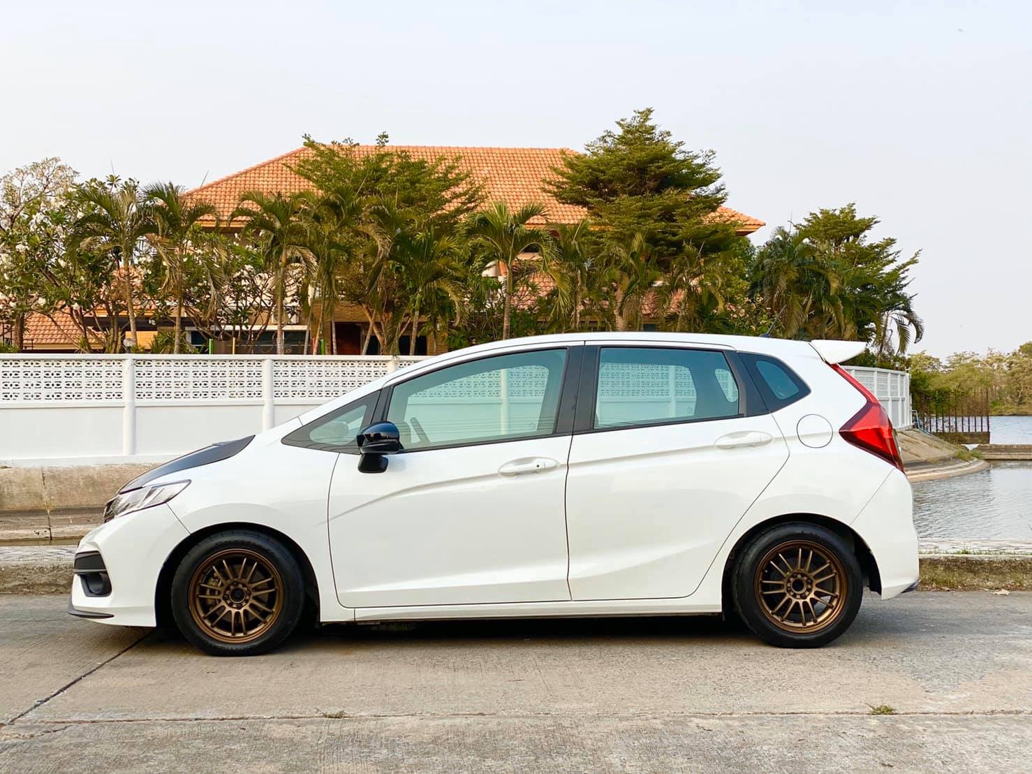 Honda Jazz GK ปี 2017 สีขาว