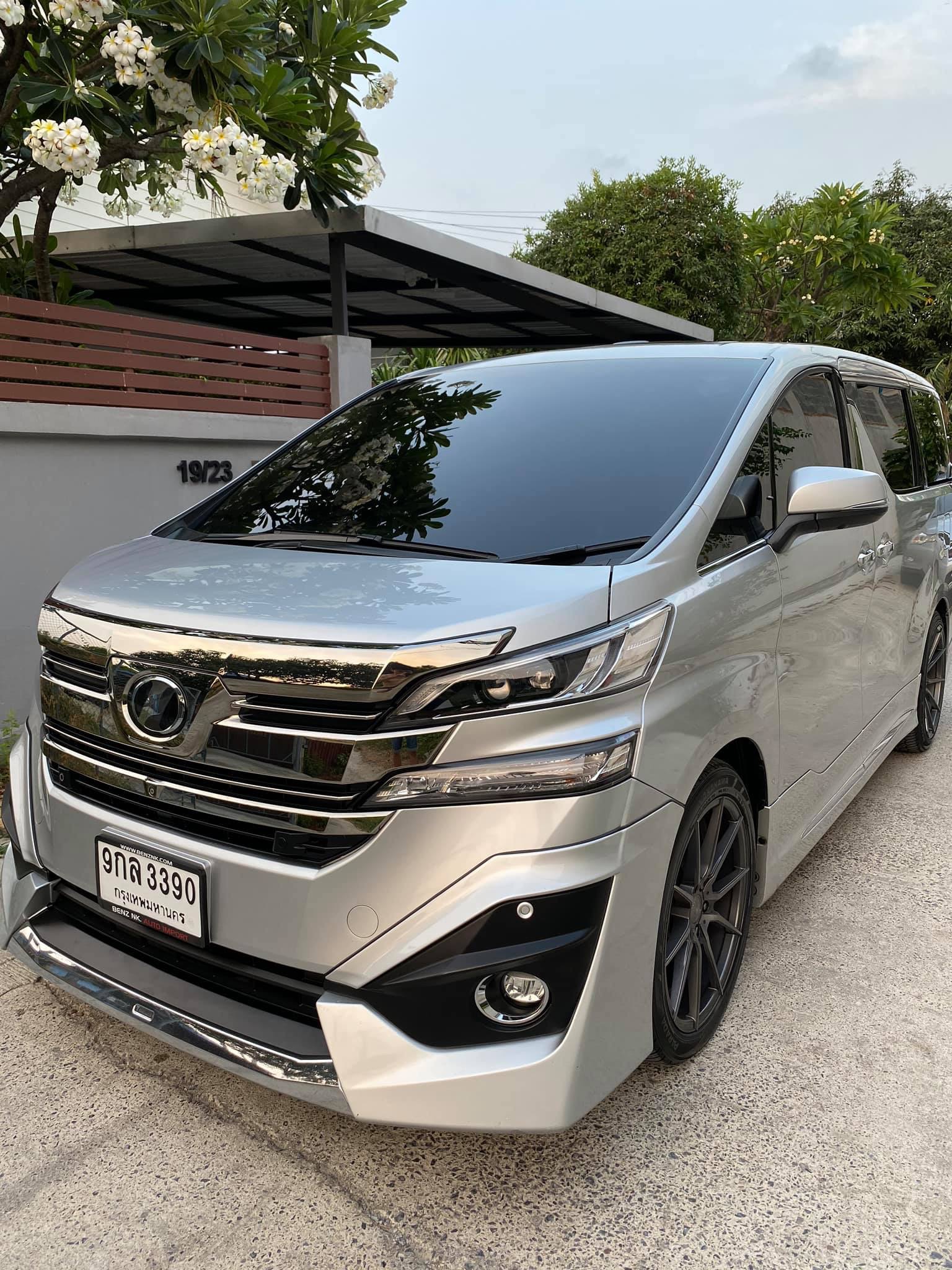Toyota Vellfire ปี 2016 สีเงิน (รูปที่ 3)
