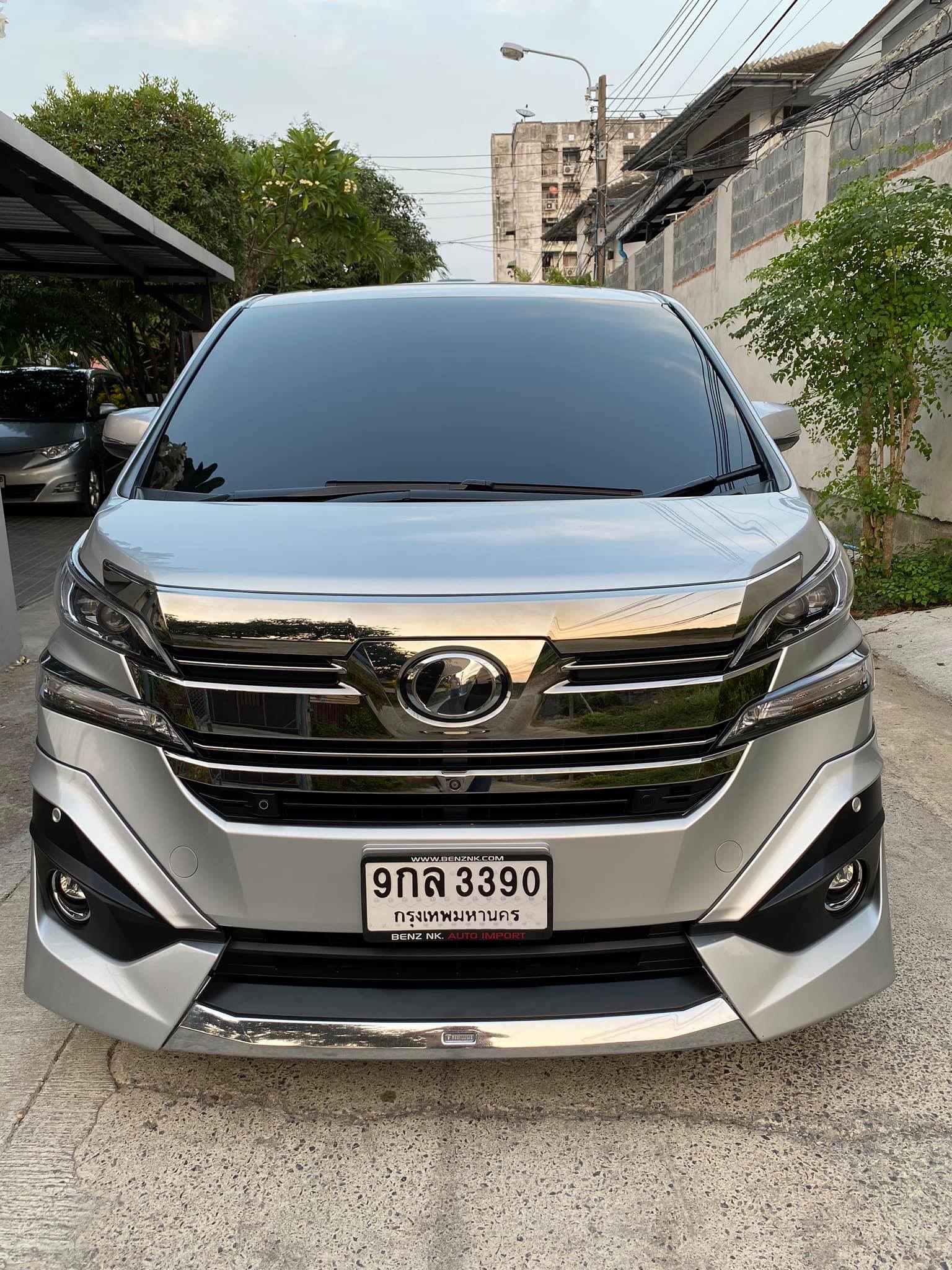 Toyota Vellfire ปี 2016 สีเงิน