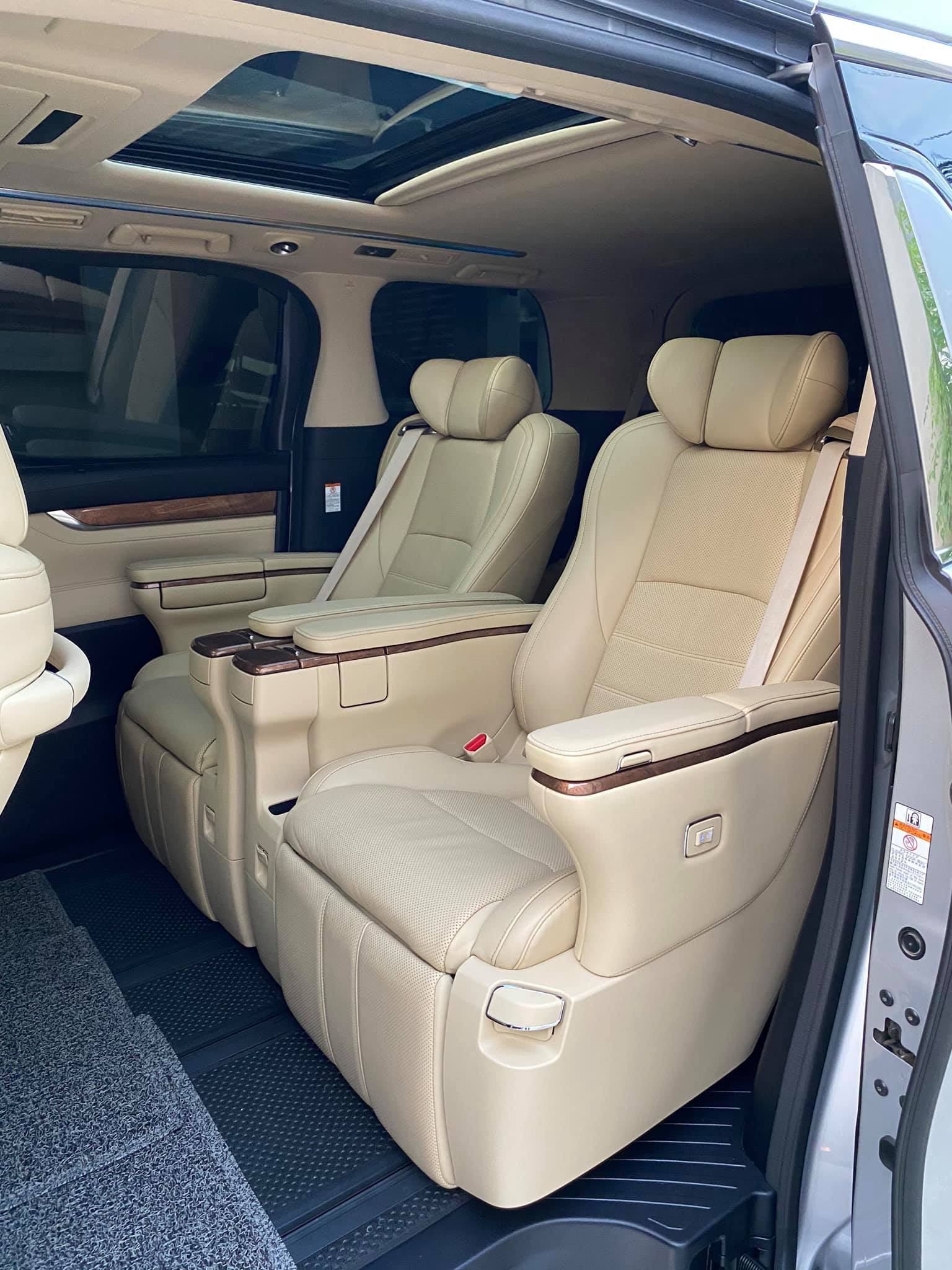 Toyota Vellfire ปี 2016 สีเงิน (รูปที่ 8)