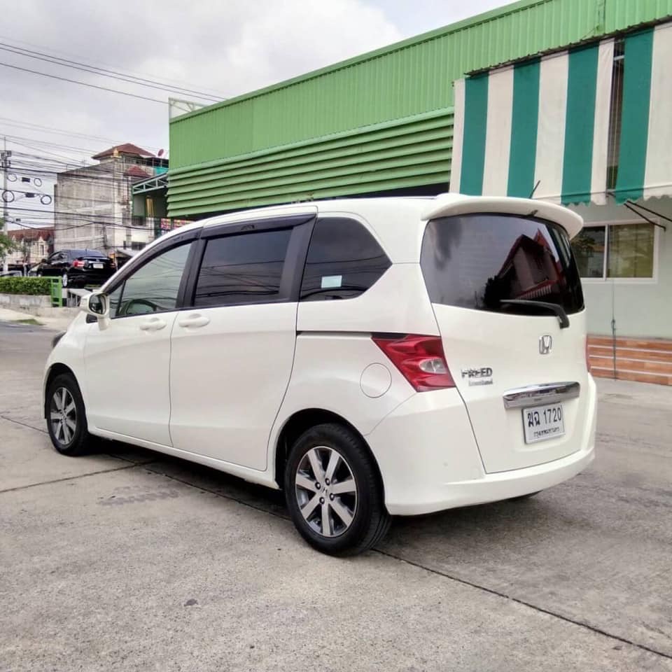 Honda Freed ปี 2012 สีขาว (รูปที่ 4)