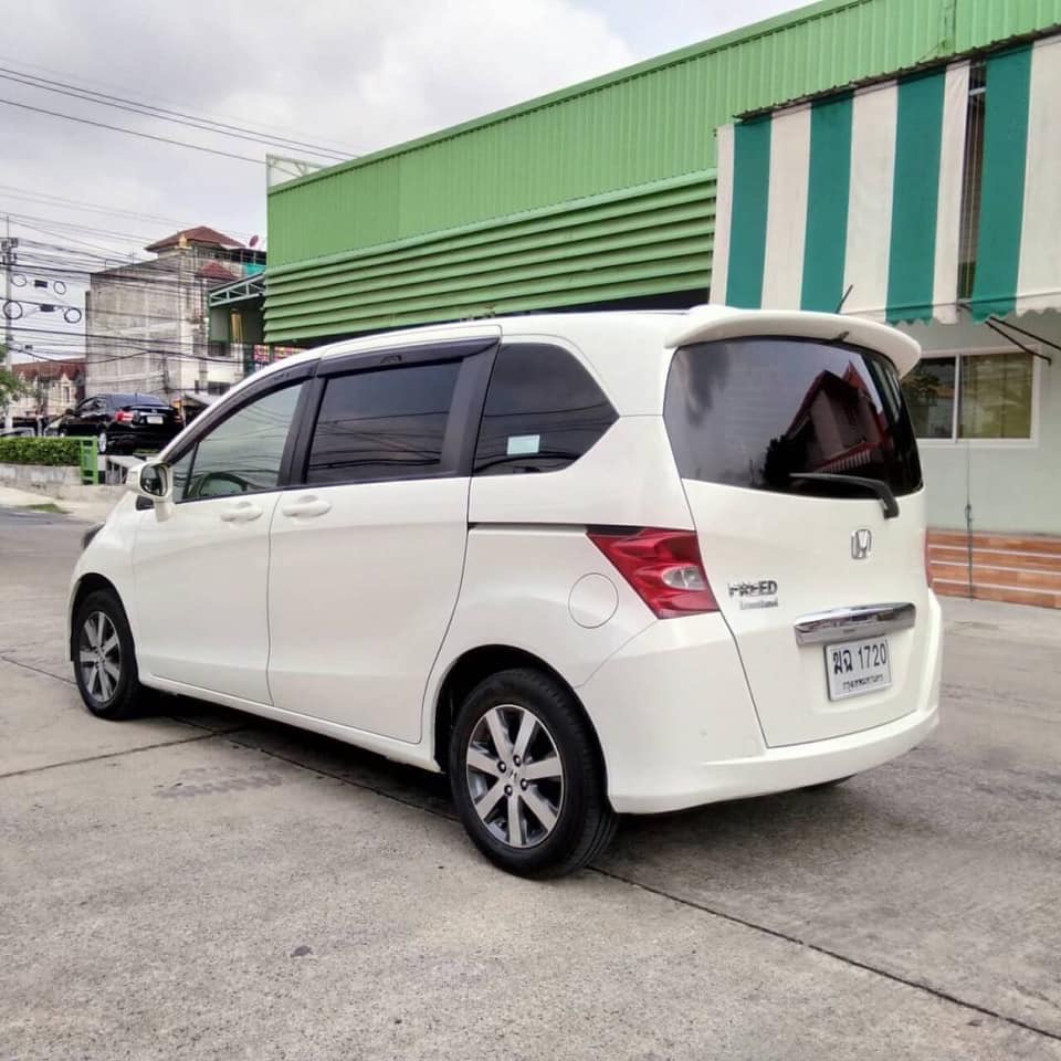 Honda Freed ปี 2012 สีขาว