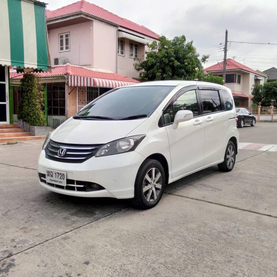 Honda Freed ปี 2012 สีขาว (รูปที่ 2)