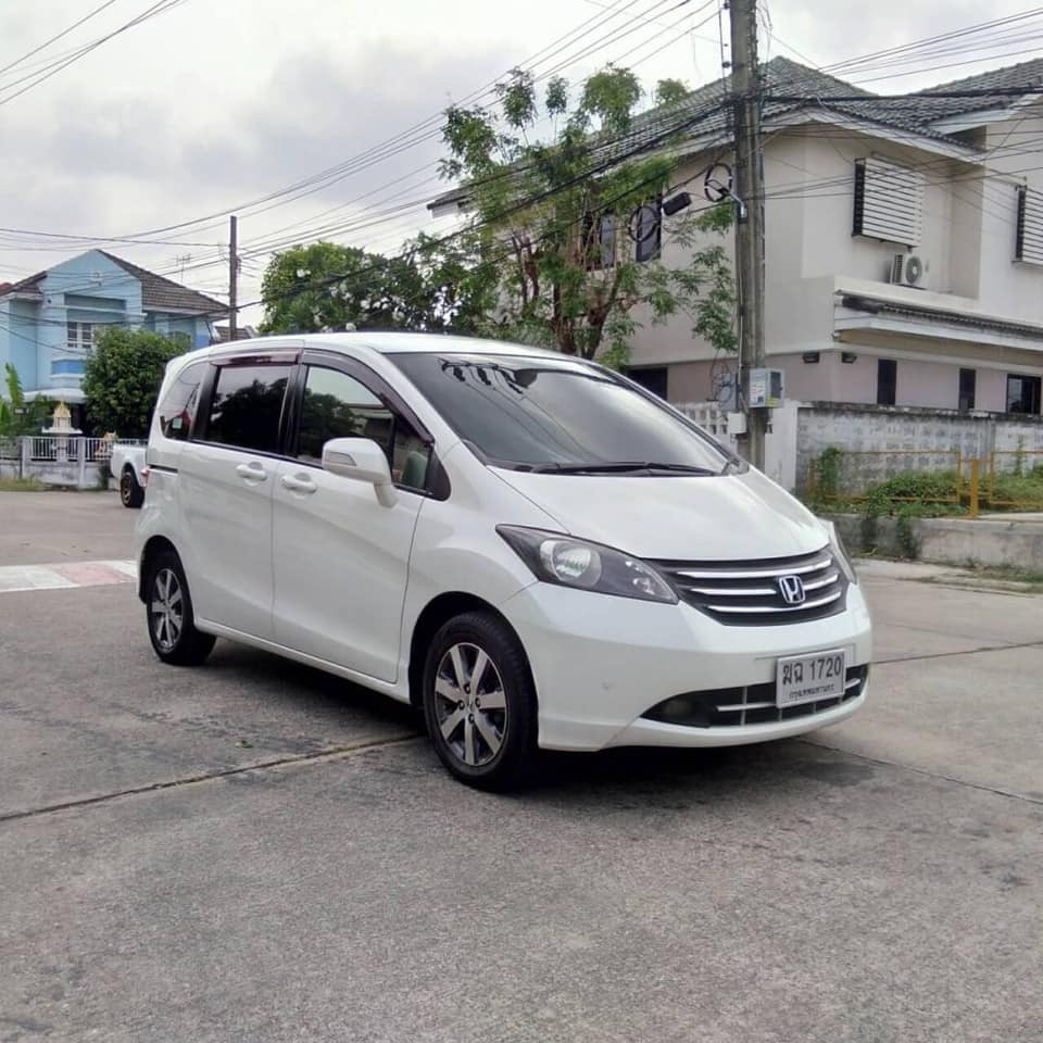 Honda Freed ปี 2012 สีขาว