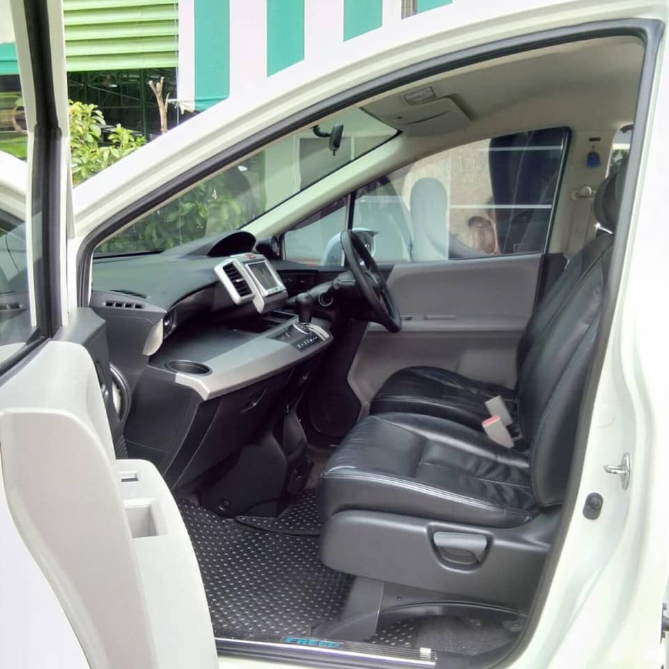 Honda Freed ปี 2012 สีขาว