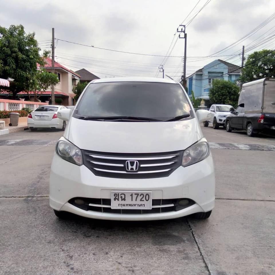 Honda Freed ปี 2012 สีขาว