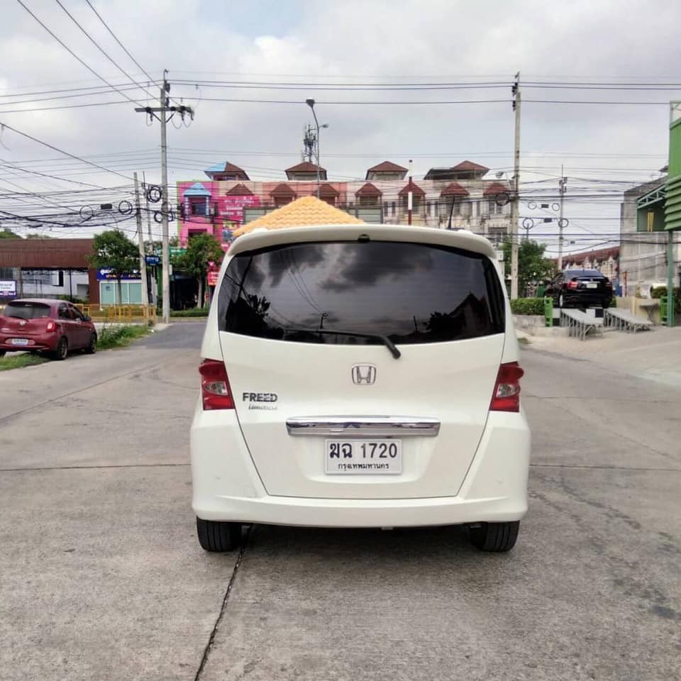 Honda Freed ปี 2012 สีขาว