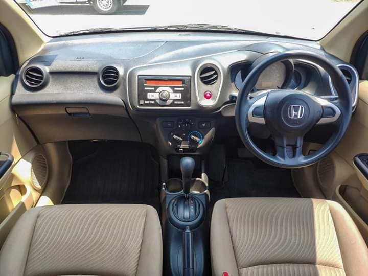 Honda Mobilio ปี 2014 สีขาว (รูปที่ 12)