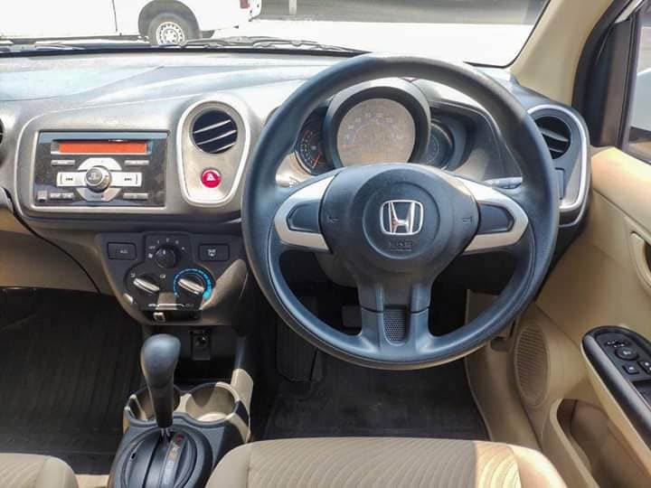 Honda Mobilio ปี 2014 สีขาว (รูปที่ 17)