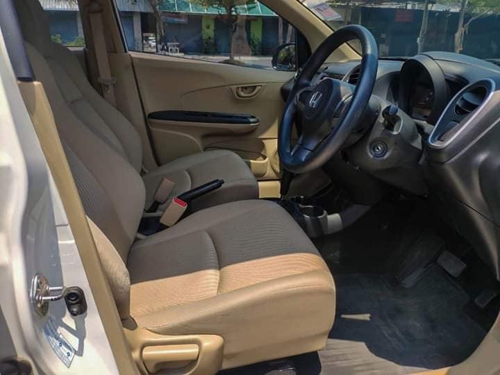 Honda Mobilio ปี 2014 สีขาว (รูปที่ 9)