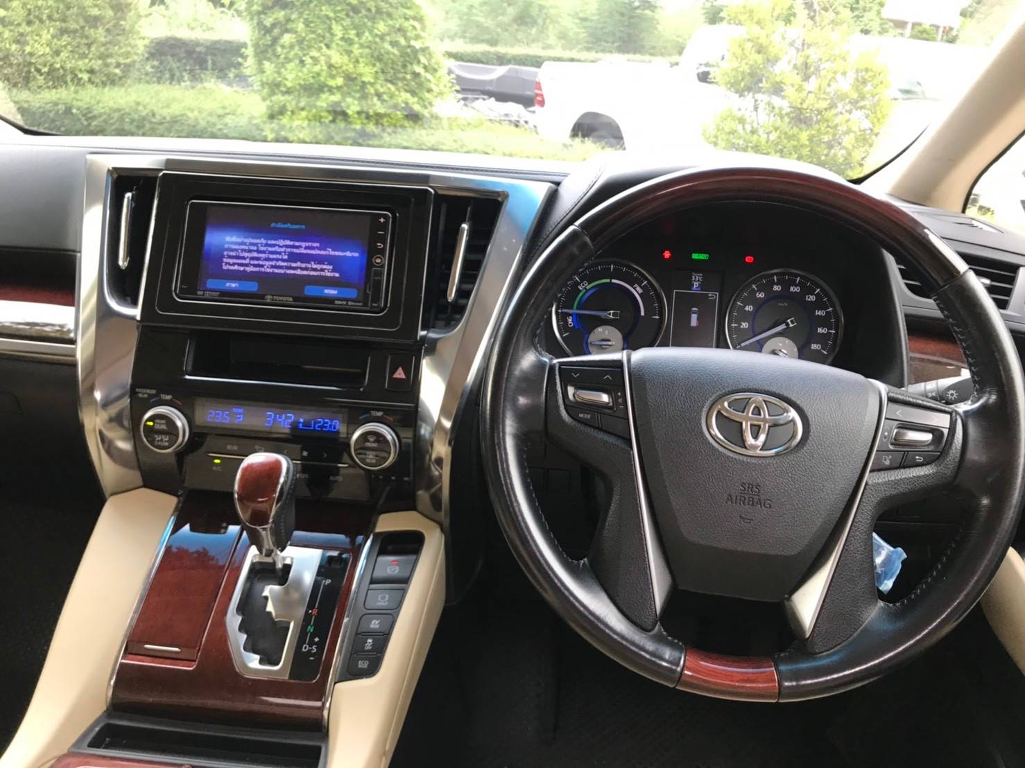 Toyota Alphard ปี 2016 สีดำ (รูปที่ 13)